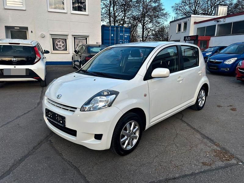 Gebraucht Daihatsu Sirion 91 PS (66 kW) 2010 Weiß Kleinwagen