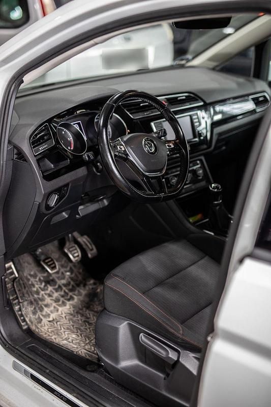 Gebraucht VW Touran Sound 150 PS (110 kW) 2017 Weiß Van / Kleinbus