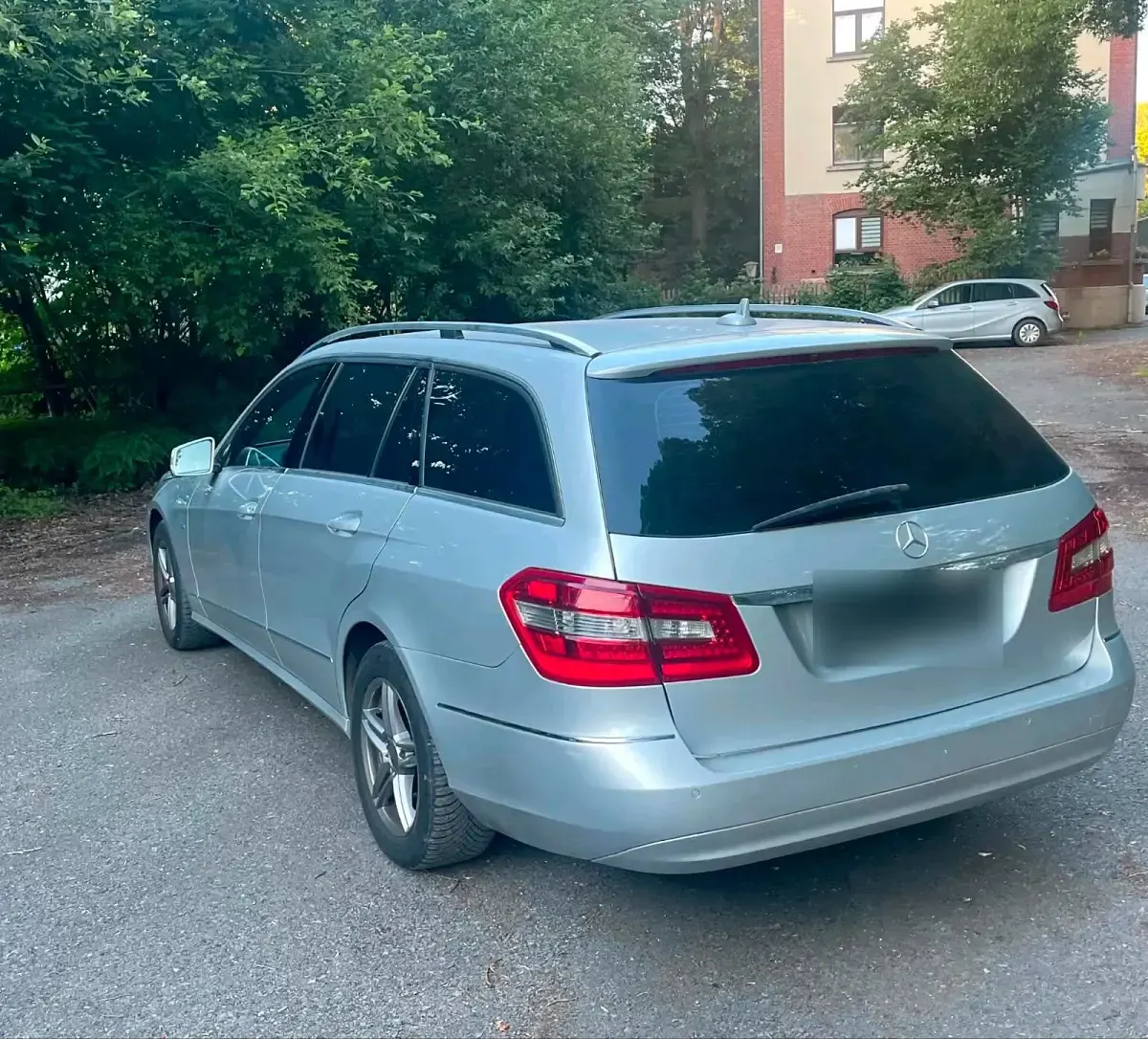 Gebraucht Mercedes E220 170 PS (125 kW) 2011 Silber Kombi