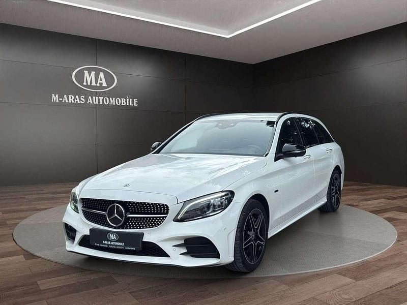 Weiß Gebraucht 2021 Mercedes C300e AMG line Kombi | 22.799 € (Fairer Preis) - Bild 1/4