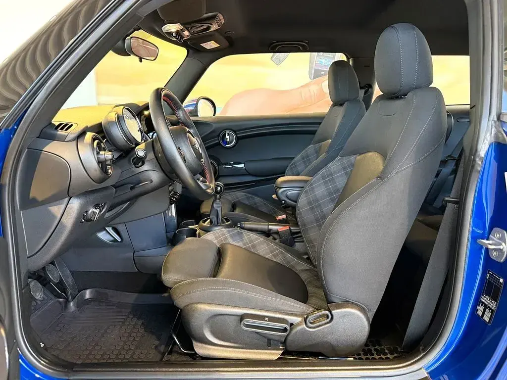 Used Mini Cooper 102 HP (75 kW) 2018 Blue Hatchback