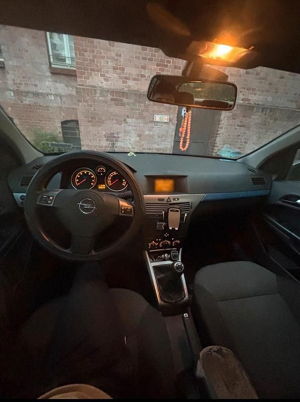 Gebraucht Opel Astra 105 PS (77 kW) 2006 Blau Kleinwagen