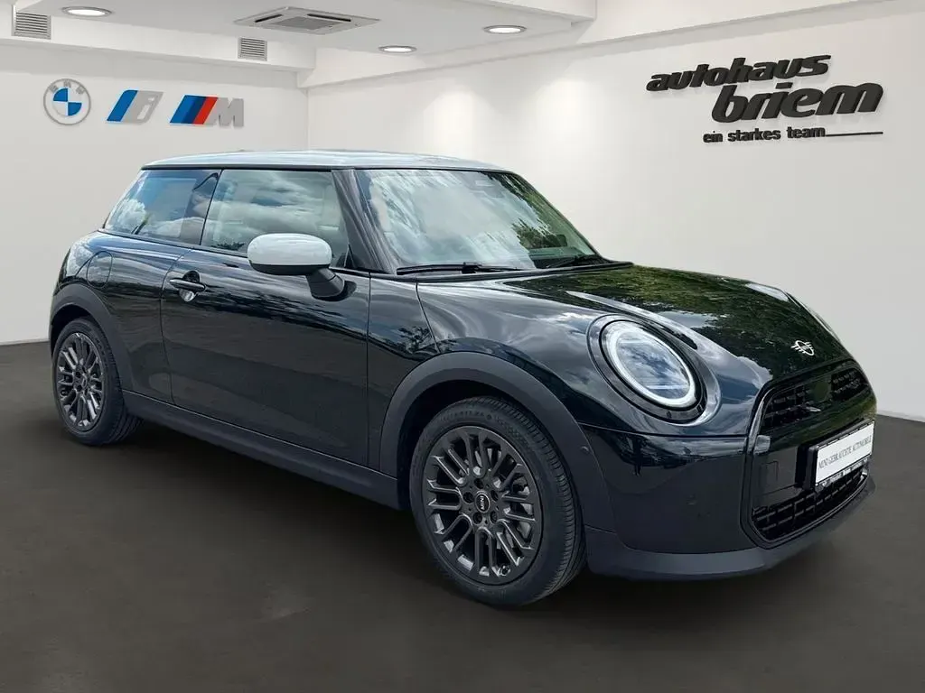 Używany Mini Cooper 114 kW (156 KM) 2025 Czarny Hatchback