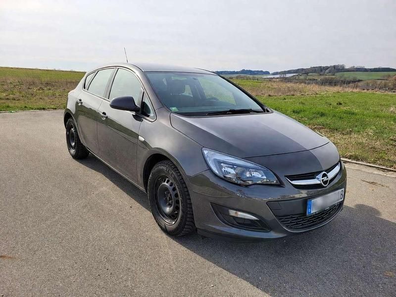 Gebraucht Opel Astra Selection 116 PS (85 kW) 2015 Grau Kleinwagen