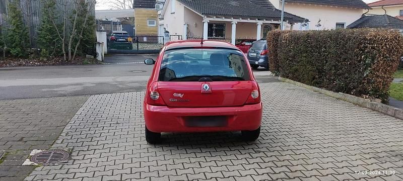 Second-hand Renault Clio II 65 CP (47 kW) 2009 Roșu Hatchback