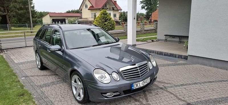 Gebraucht Mercedes E220 Classic 170 PS (125 kW) 2008 Grau Limousine