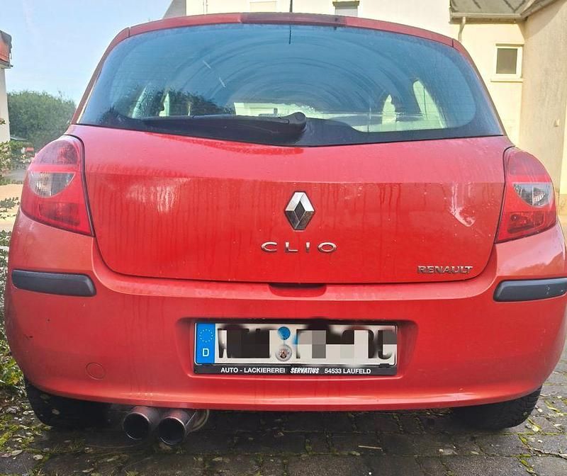 Gebraucht Renault Clio II Dynamique 88 PS (64 kW) 2006 Rot Limousine