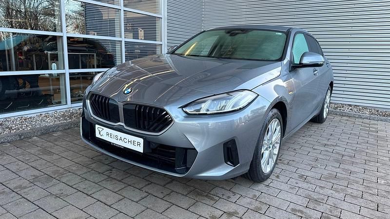 Skyscraper grau metallic Neu 2025 BMW 120 Efficient Dynamics Kleinwagen | 31.990 € (Superpreis) - Bild 1/4