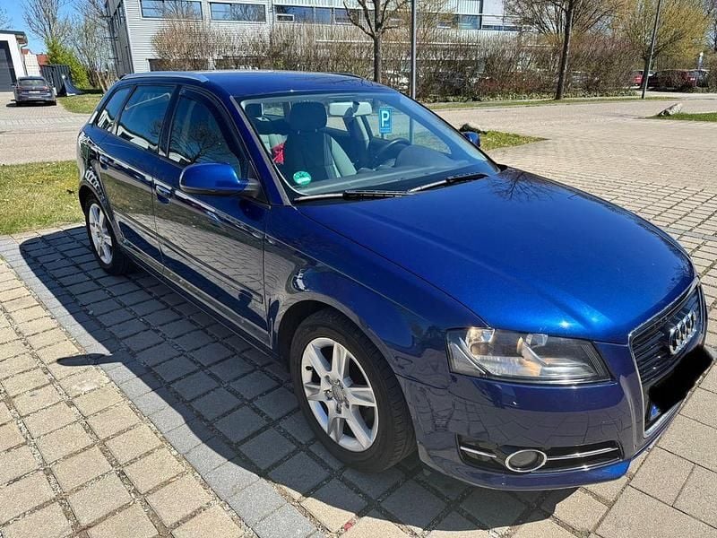 Gebraucht Audi A3 Attraction 105 PS (77 kW) 2013 Blau Limousine