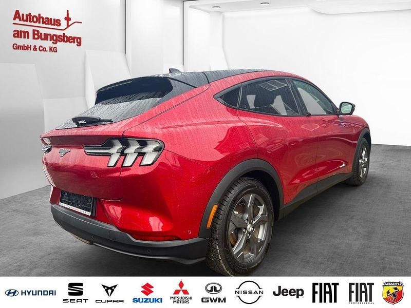 Gebraucht Ford Mustang Mach-E Basis 216 kW (294 PS) 2022 Rot SUV