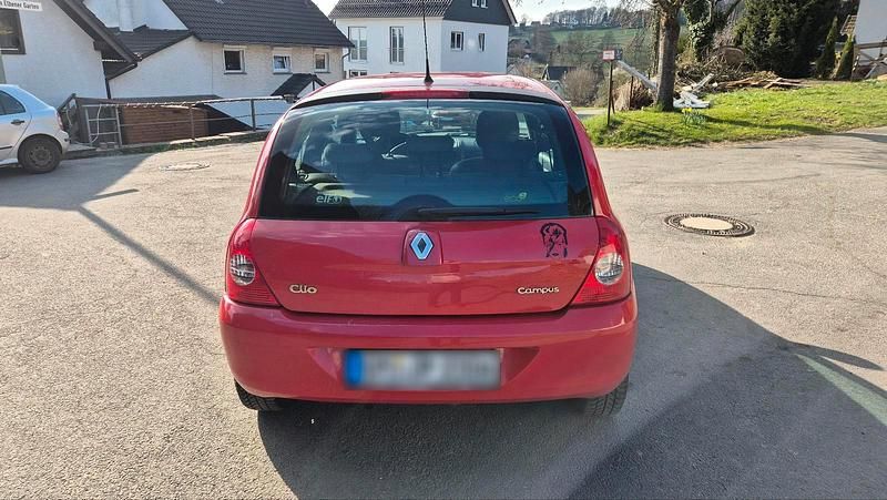 Gebraucht Renault Clio II 58 PS (42 kW) 2009 Rot Limousine