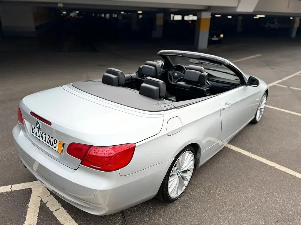 Gebraucht BMW 330 Cabriolet Sport Line 245 PS (180 kW) 2011 Silber Cabrio