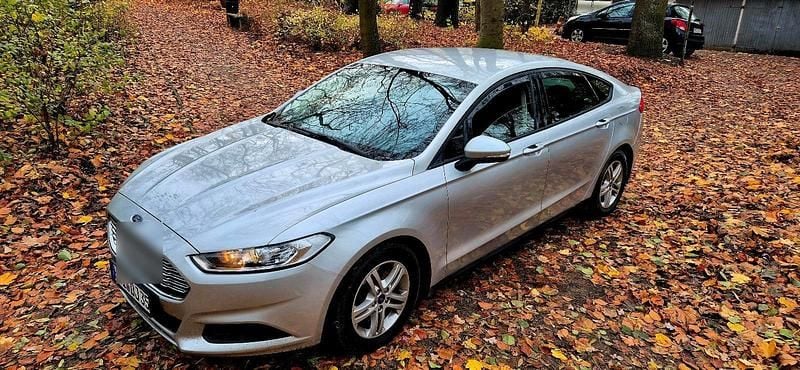 Silber Gebraucht 2015 Ford Mondeo Limousine | 8.900 € (Superpreis) - Bild 1/4