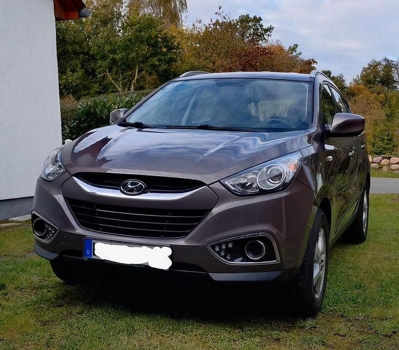 Braun Gebraucht 2013 Hyundai ix35 Edition SUV | 7.999 € (Fairer Preis) - Bild 1/4