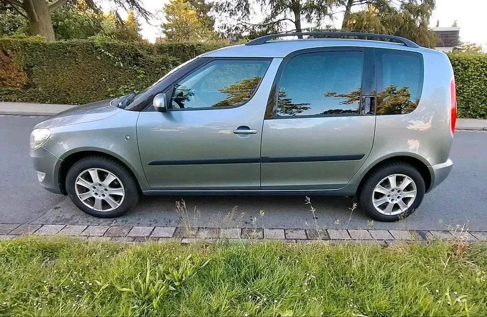 Gebraucht Skoda Roomster 90 PS (66 kW) 2012 Silber Van / Kleinbus