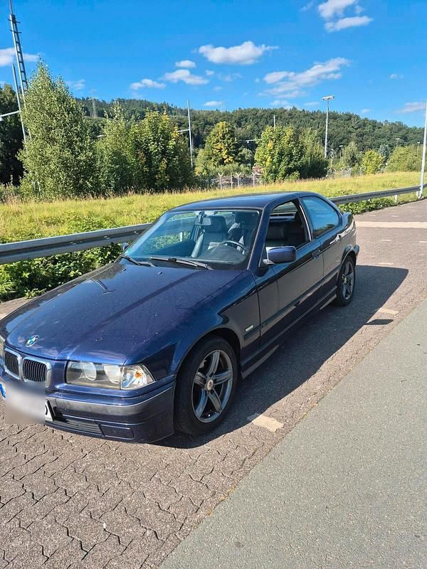 Blau Gebraucht 1999 BMW 316 Compact Kleinwagen | 1.500 € (Guter Preis) - Bild 1/4