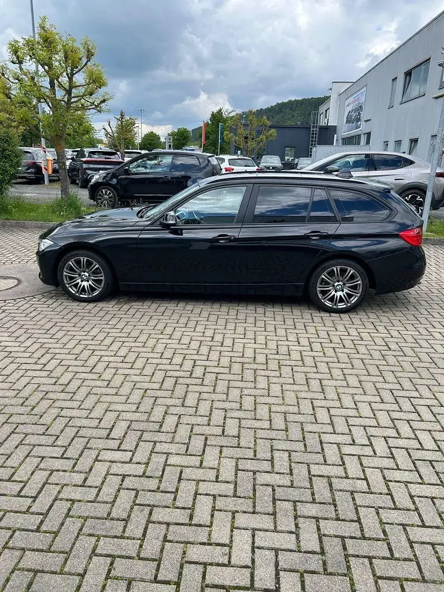 Gebraucht BMW 318 Luxury Line 143 PS (105 kW) 2013 Schwarz Limousine