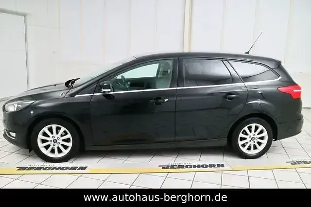 Gebraucht Ford Focus Titanium 125 PS (91 kW) 2017 Iridium schwarz (metallic) Kombi
