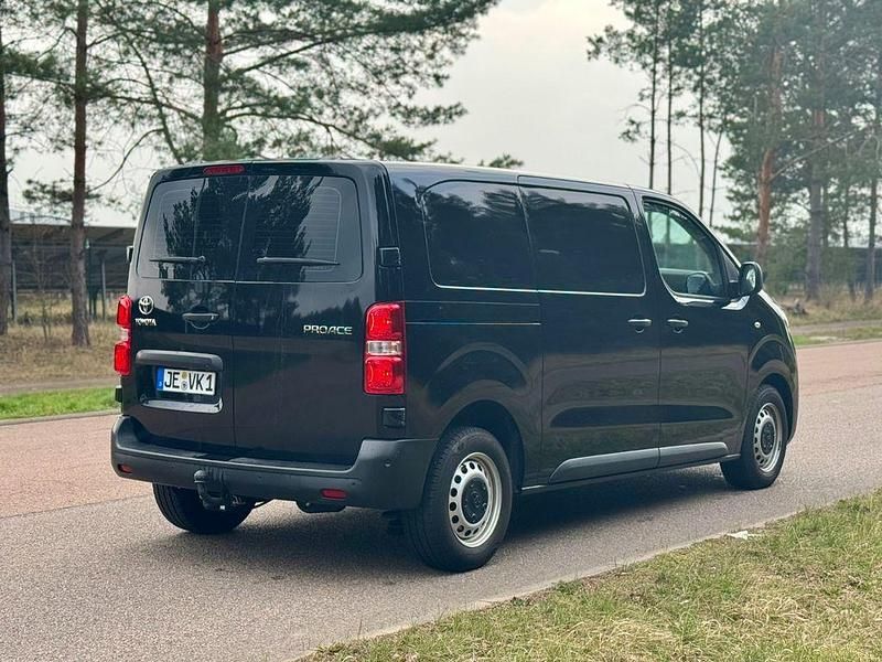Gebraucht Toyota Proace 141 PS (103 kW) 2023 Schwarz Van / Kleinbus