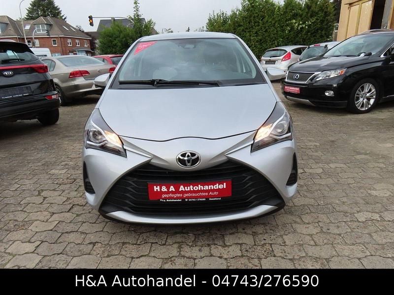 Silber Gebraucht 2019 Toyota Yaris Comfort Kleinwagen | 9.499 € (Guter Preis) - Bild 1/4