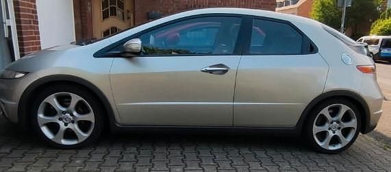 Gold Gebraucht 2006 Honda Civic Executive Limousine | 4.490 € (Fairer Preis) - Bild 1/4