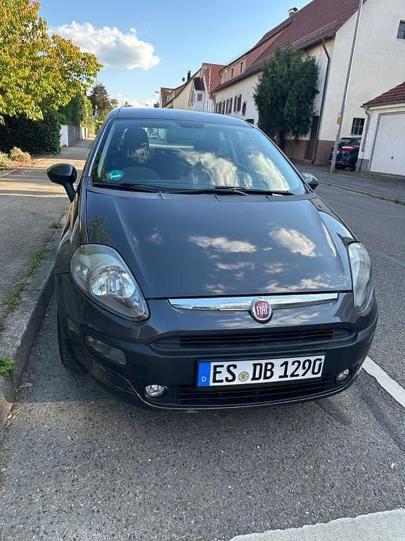 Grau Gebraucht 2011 Fiat Punto Evo Kleinwagen | 2.300 € (Fairer Preis) - Bild 1/4