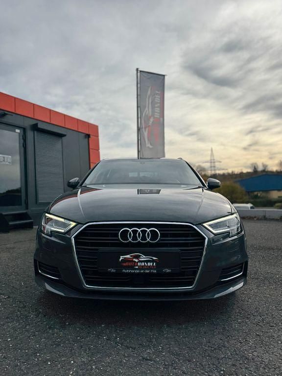 Gebraucht Audi A3 Design 150 PS (110 kW) 2019 Grau Limousine