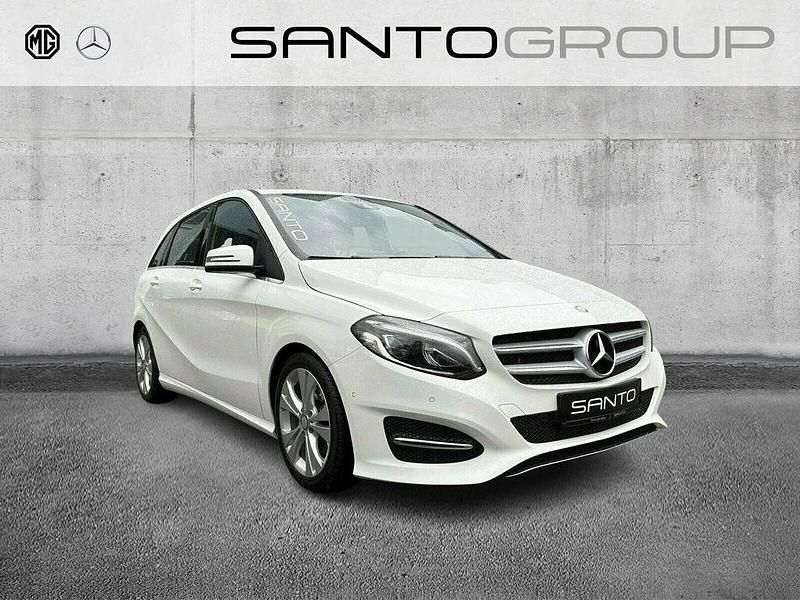 Weiß Gebraucht 2016 Mercedes 180 Urban Limousine | 17.480 € (Fairer Preis) - Bild 1/4