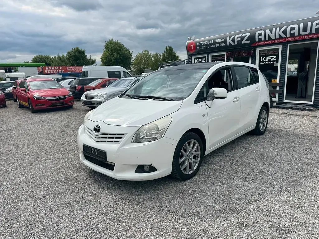Gebraucht Toyota Verso Executive 147 PS (108 kW) 2010 Weiß Van / Kleinbus