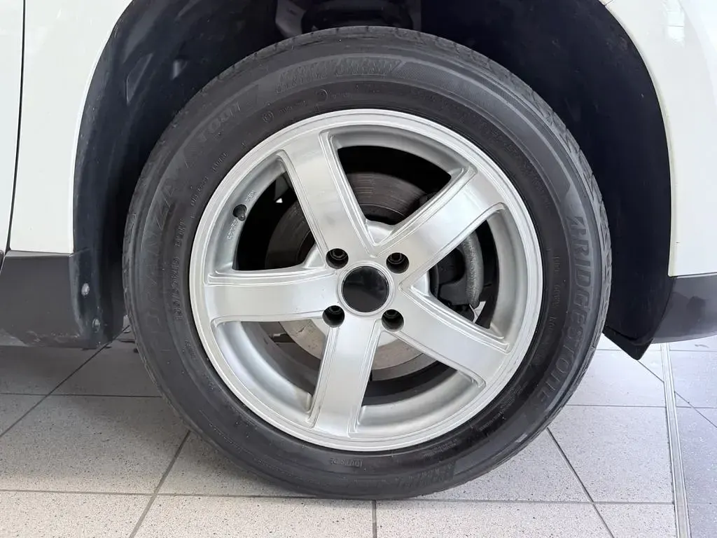 Gebraucht Peugeot 2008 Active 120 PS (88 kW) 2014 Weiß SUV