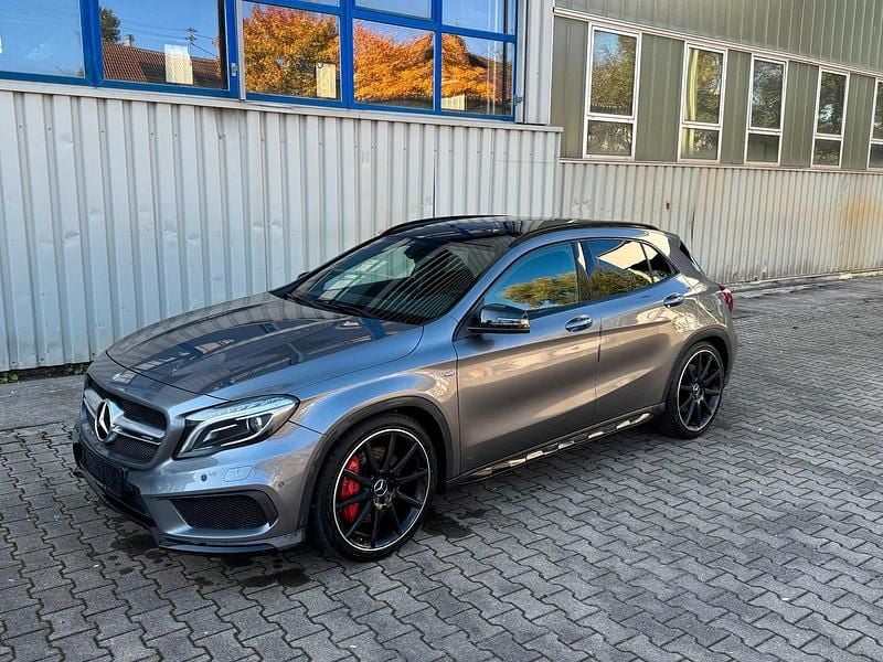 Grau Gebraucht 2015 Mercedes GLA45 AMG AMG SUV | 22.400 € (Guter Preis) - Bild 1/4