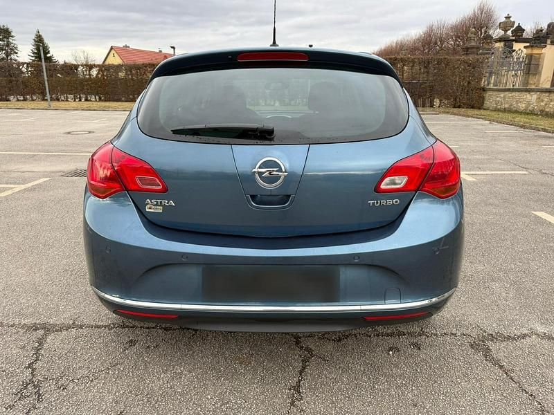 Gebraucht Opel Astra Active 140 PS (102 kW) 2013 Kleinwagen