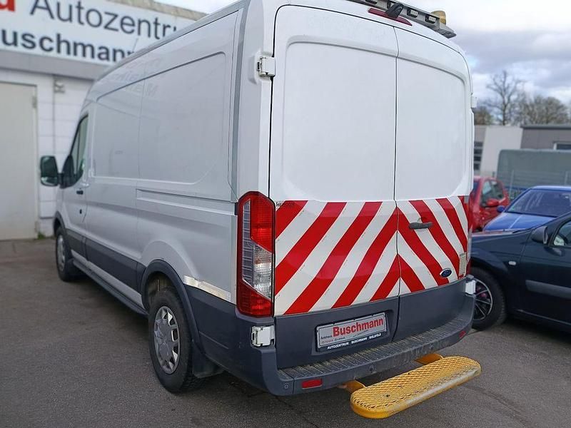 Gebraucht Ford Transit Trend 131 PS (96 kW) 2018 Weiß Van / Kleinbus