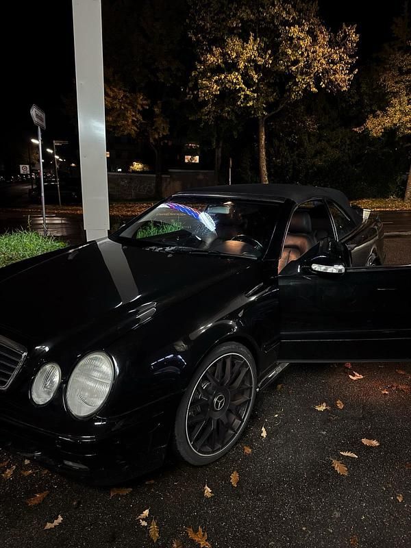 Schwarz Gebraucht 2001 Mercedes CLK200 Avantgarde Cabrio | 4.000 € (Etwas zu teuer) - Bild 1/3