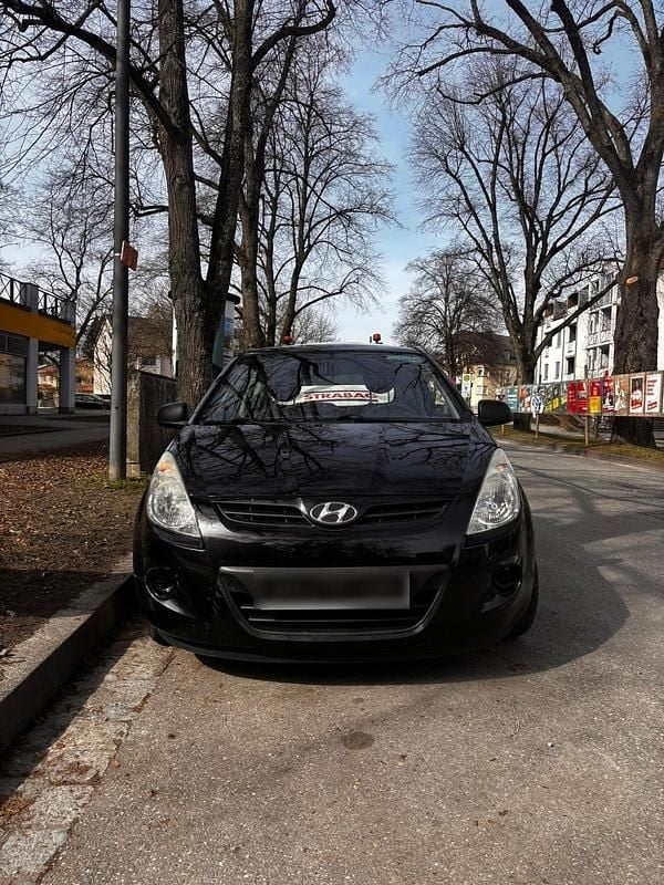 Gebraucht Hyundai i20 77 PS (56 kW) 2009 Schwarz Kleinwagen