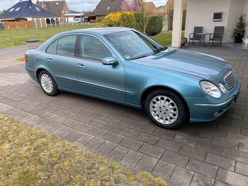 Gebraucht Mercedes E240 177 PS (130 kW) 2002 Blau Limousine