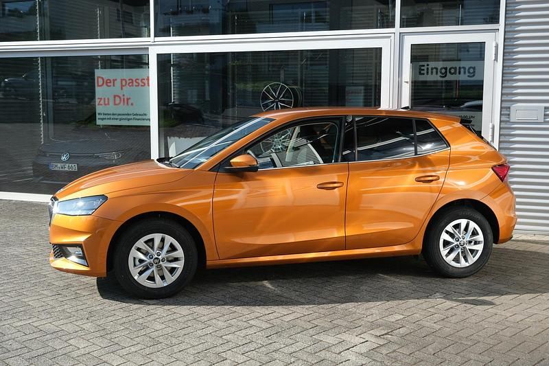 Neu Skoda Fabia Selection 116 PS (85 kW) 2025 Phoenix orange metallic Limousine