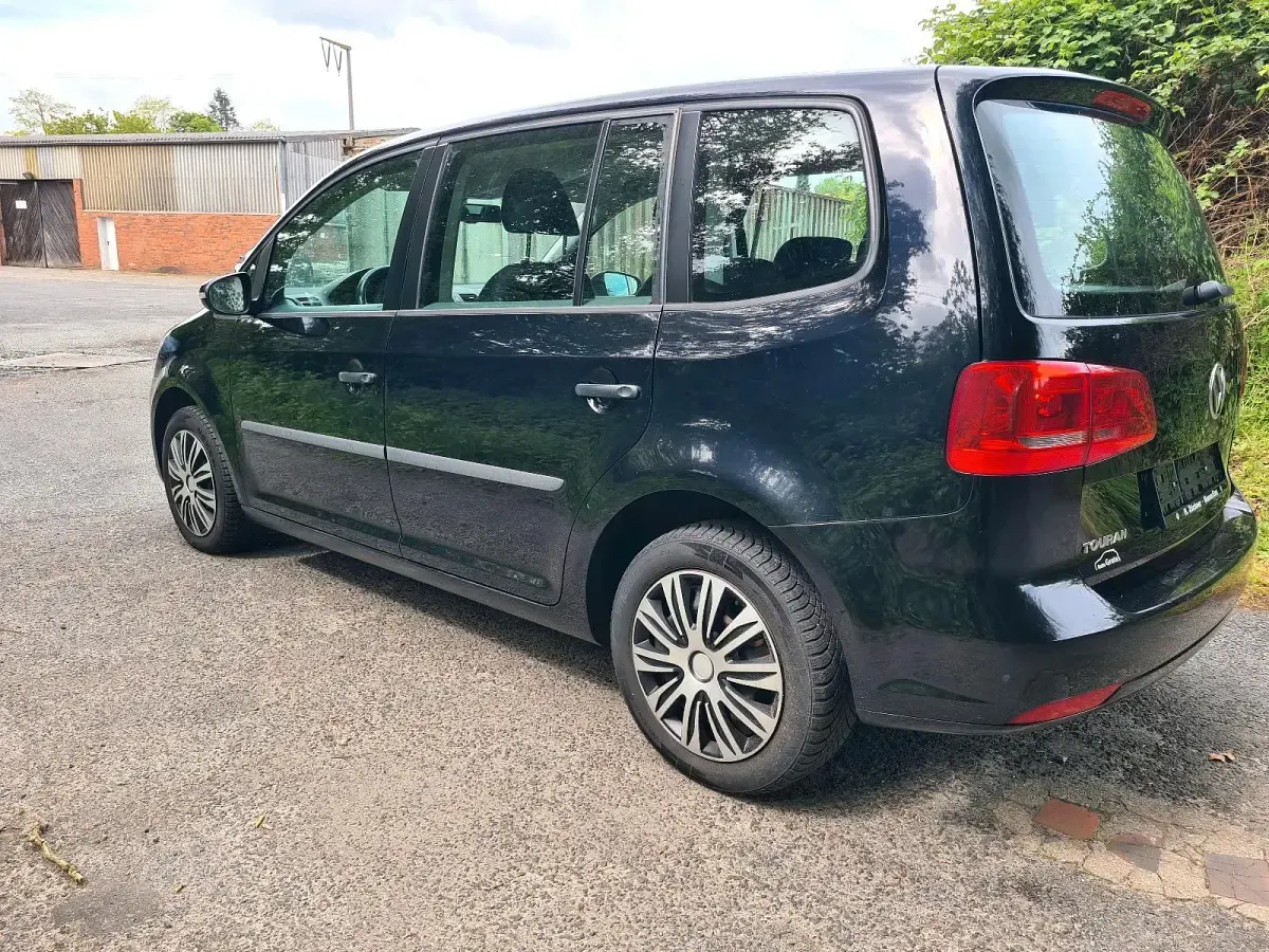 Gebraucht VW Touran 105 PS (77 kW) 2011 Schwarz Van / Kleinbus