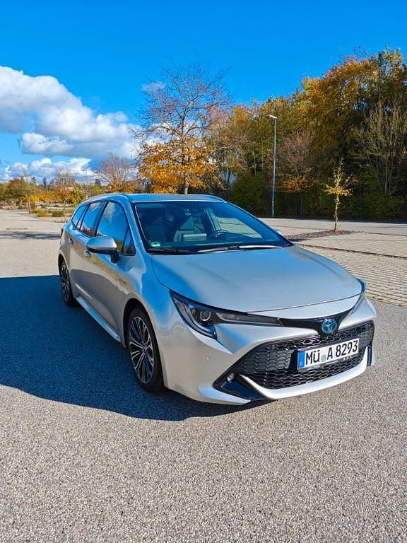 Silber Gebraucht 2019 Toyota Corolla Club Kombi | 19.750 € (Guter Preis) - Bild 1/4
