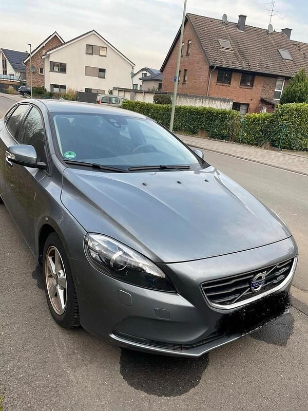 Grau Gebraucht 2014 Volvo V40 Kleinwagen | 9.000 € (Guter Preis) - Bild 1/4