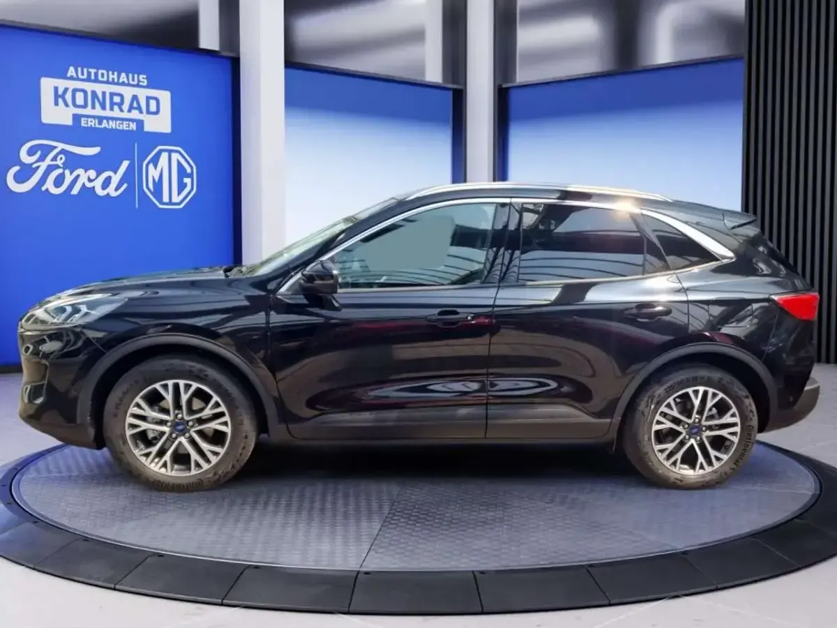 Usado Ford Kuga Titanium X 150 HP (110 kW) 2024 Preto SUV