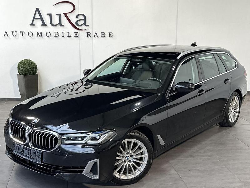 Black sapphire Gebraucht 2021 BMW 520 Luxury Line Kombi | 29.989 € (Fairer Preis) - Bild 1/4