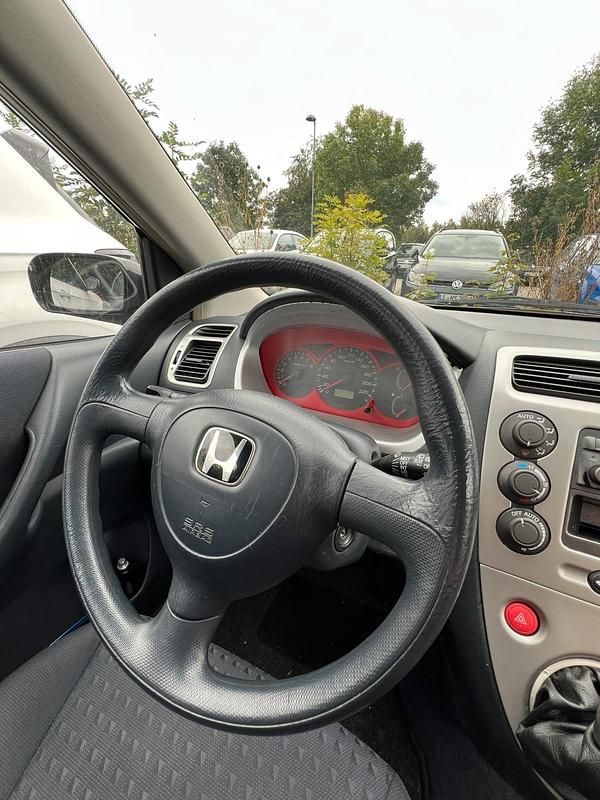 Grau Gebraucht 2001 Honda Civic Kleinwagen | 1.950 € - Bild 1/4