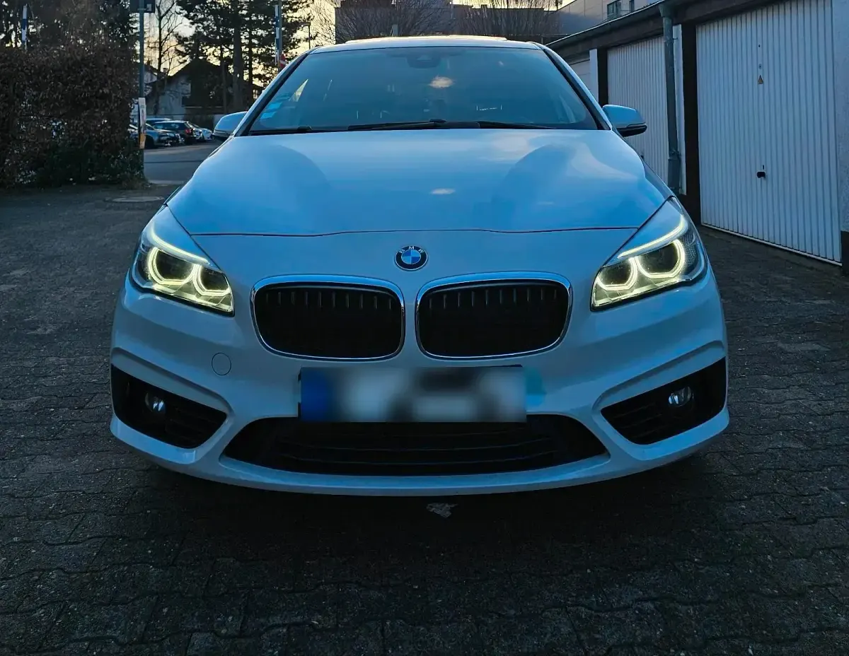 Gebraucht BMW 218 Sport Line 150 PS (110 kW) 2015 Weiß Kombi