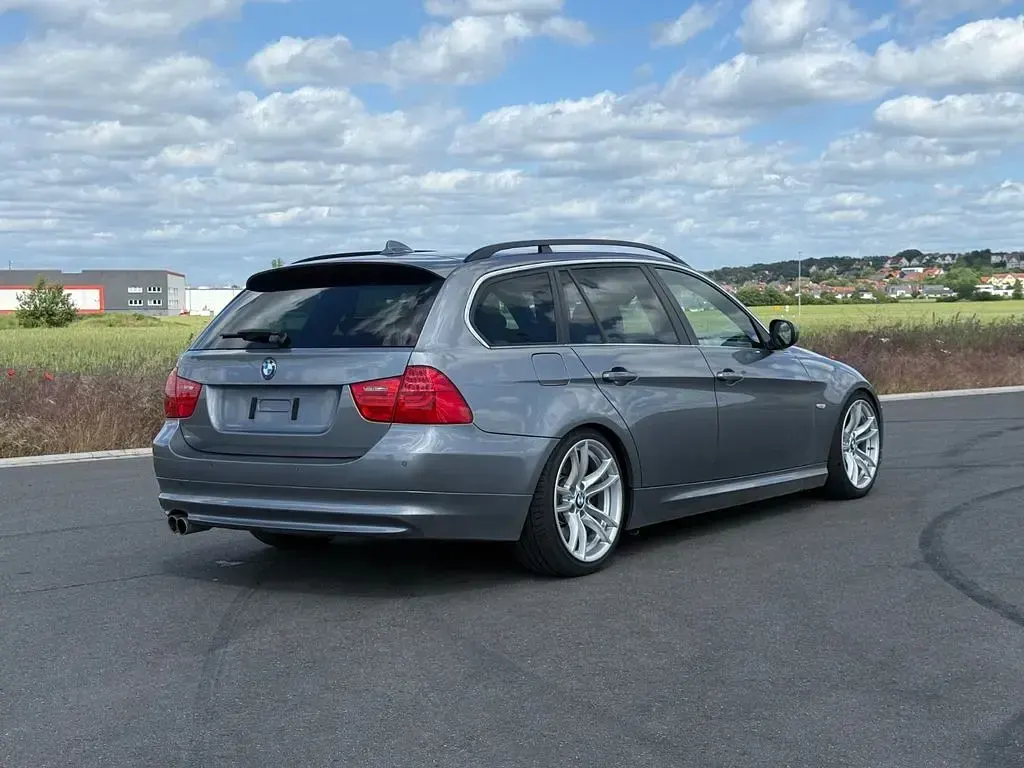 Gebraucht BMW 330 Performance 245 PS (180 kW) 2009 Grau Kombi