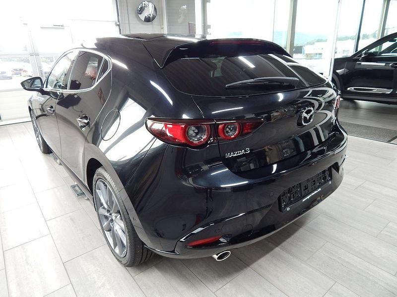 Neu Mazda 3 Exclusive 140 PS (102 kW) 2025 Schwarz Limousine