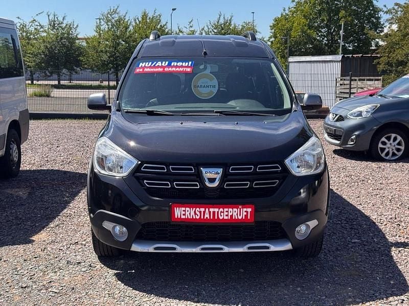 Schwarz Gebraucht 2017 Dacia Dokker Celebration Van | 7.500 € (Superpreis) - Bild 1/4