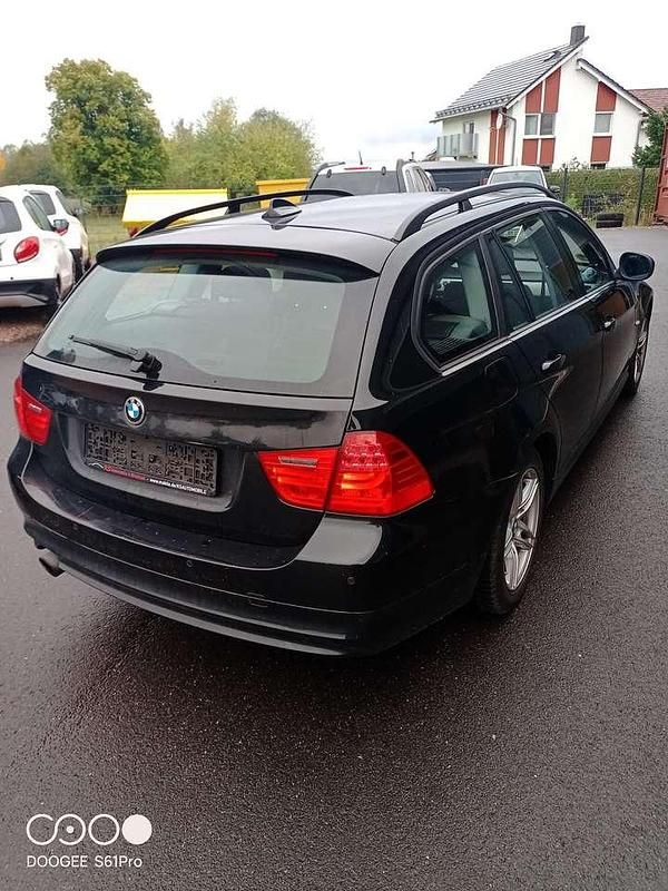 Gebraucht BMW 318 143 PS (105 kW) 2008 Black sapphire metallic Kombi