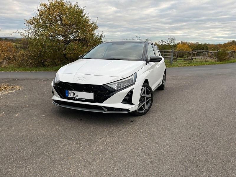 Weiß Gebraucht 2024 Hyundai i20 Prime Kleinwagen | 19.500 € (Etwas zu teuer) - Bild 1/4