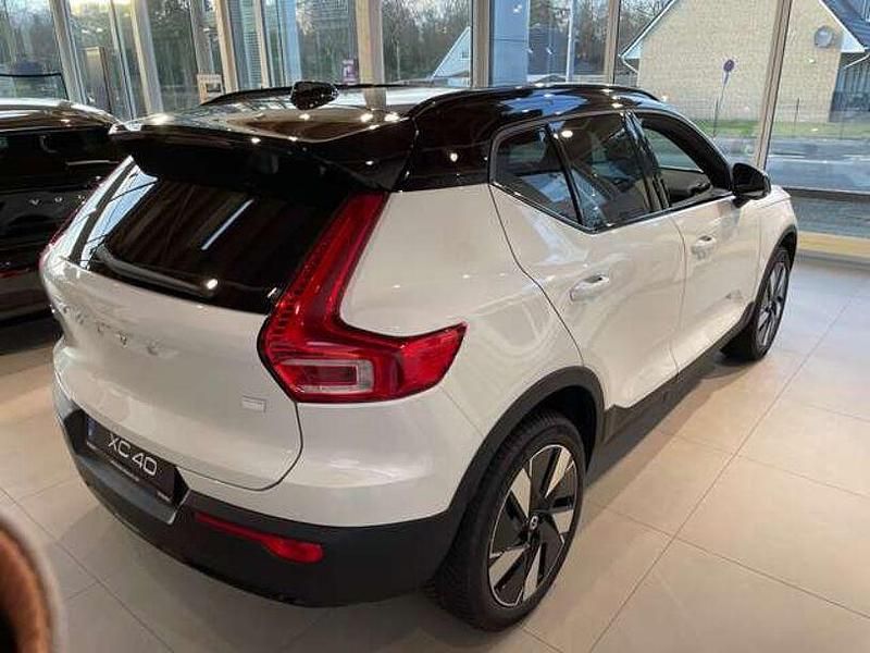 Gebraucht Volvo XC40 Plus 185 kW (252 PS) 2023 Crystal white pearl SUV